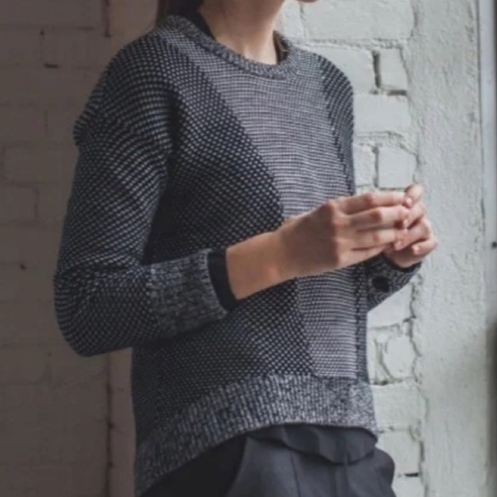 Lululemon Yogi Crew Sweater Black / Heathered Light Grey Size 6
